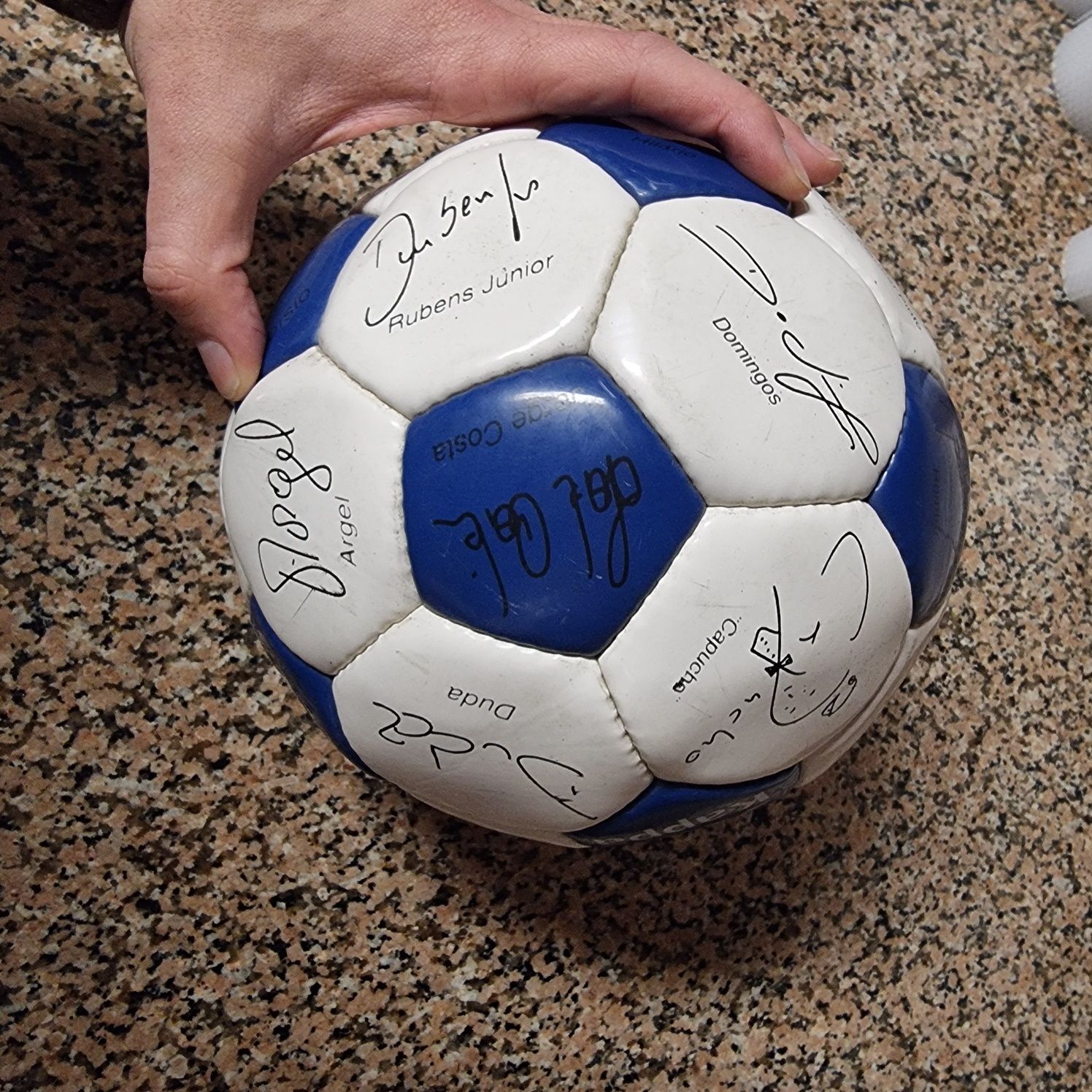 Bola do Futebol Clube do Porto, da Kappa.