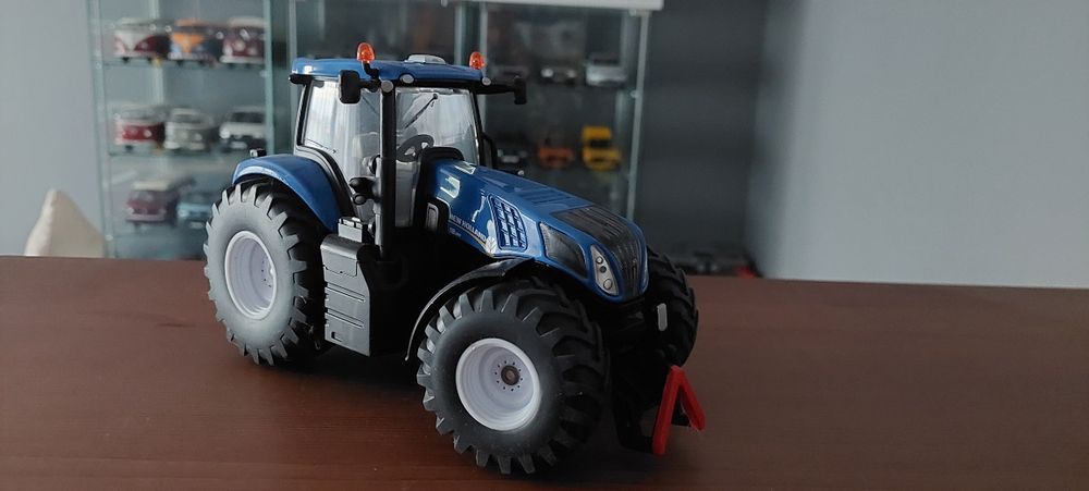 Model 1:32 Traktor New Holland T8.390 SIKU