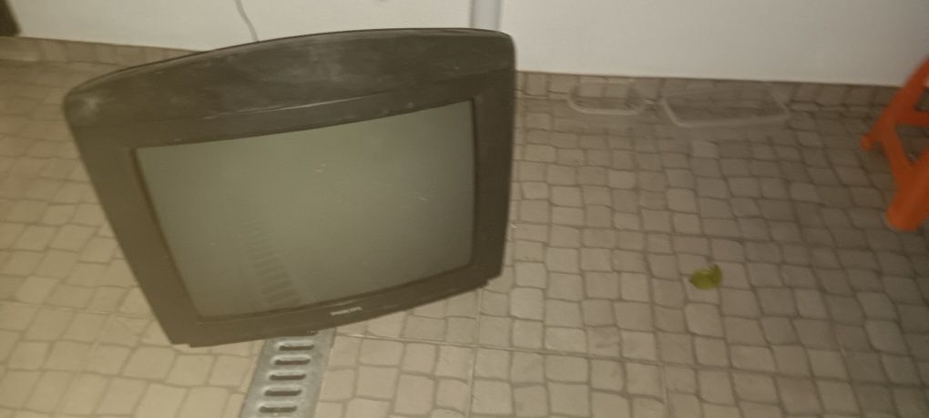 TV Philips 2003 S L6.2 sem garantia