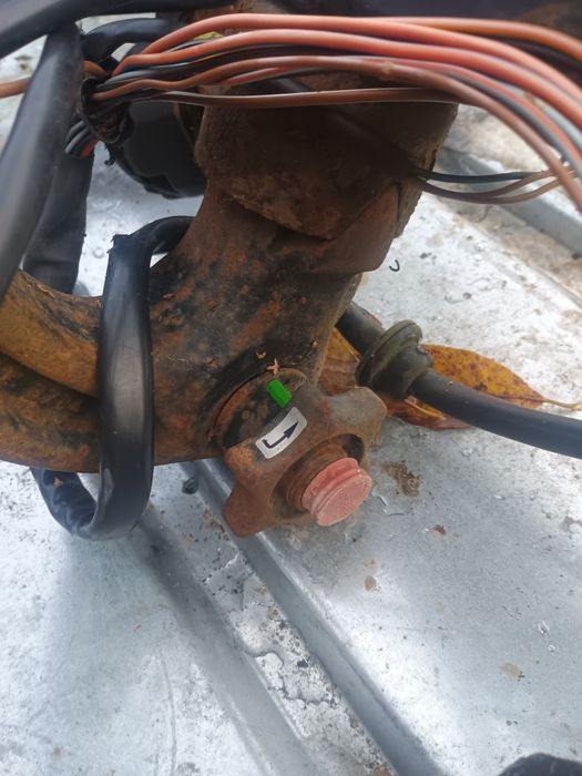 Hak holowniczy Audi A8 D2 odpinany kluczyk masywny ciężki