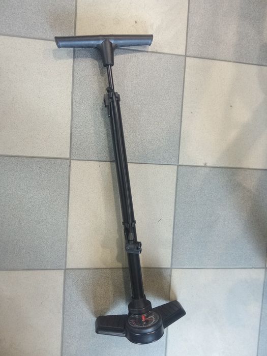 Насос немецкий алю напольный манометр иголка  насадки мяч велосипед