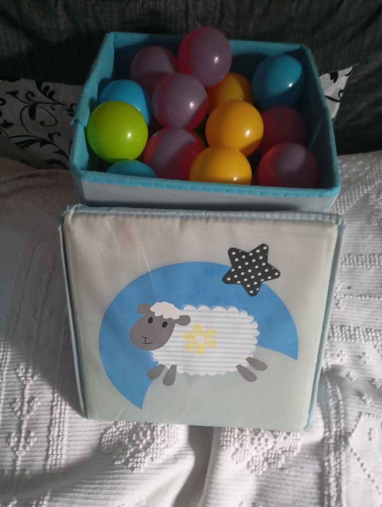 20€ caixa com 48 bolas para piscina de criança