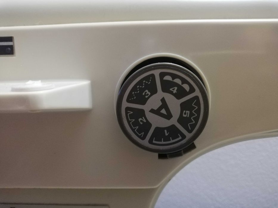 IMPECÁVEL E ÚNICA! Máquina de Costura eléctrica Husqvarna #GARANTIDA#