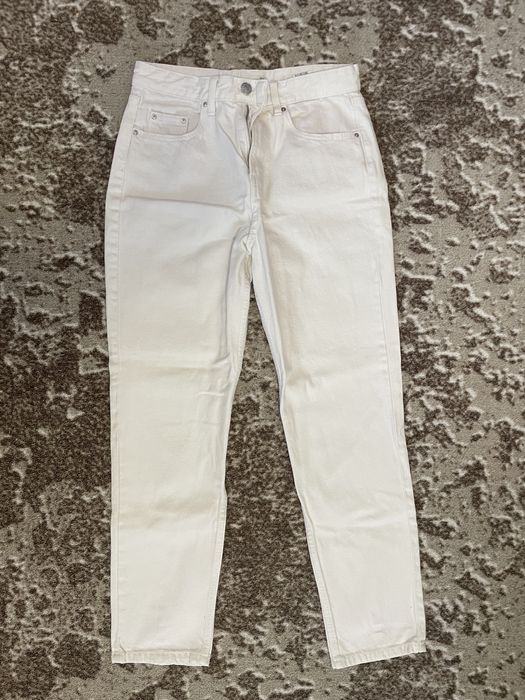 Жіночі білі джинси-мом