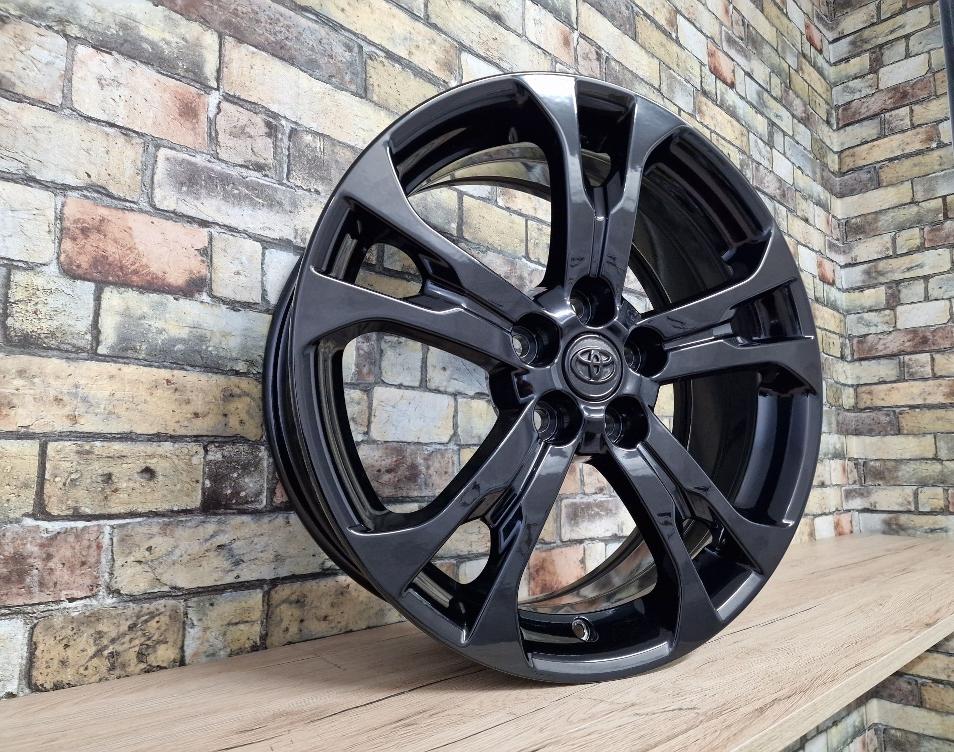 Felgi 18' 5x114.3 TOYOTA Auris RAV-4 Mirai Corolla C-HR Avensis