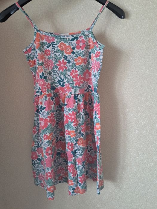 Сарафан,платье в отличном состоянии,можно для двойни