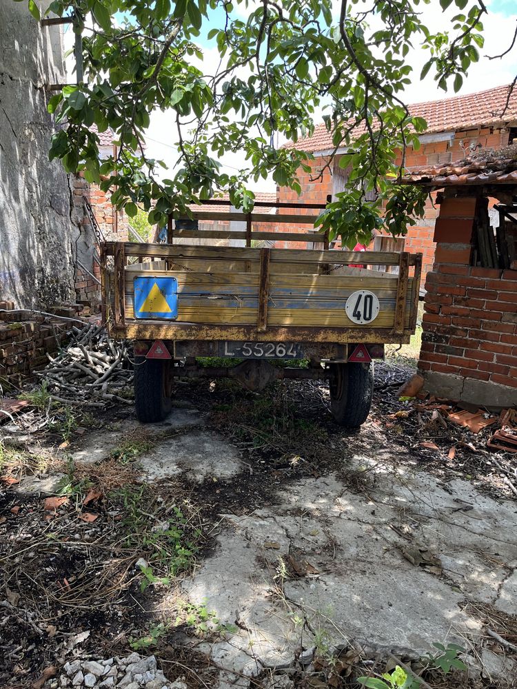 Vendo trator com alfaias