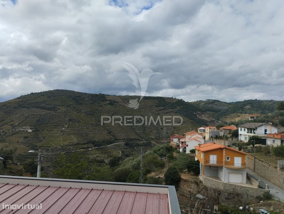 Moradia com Terreno Para Reconstruir