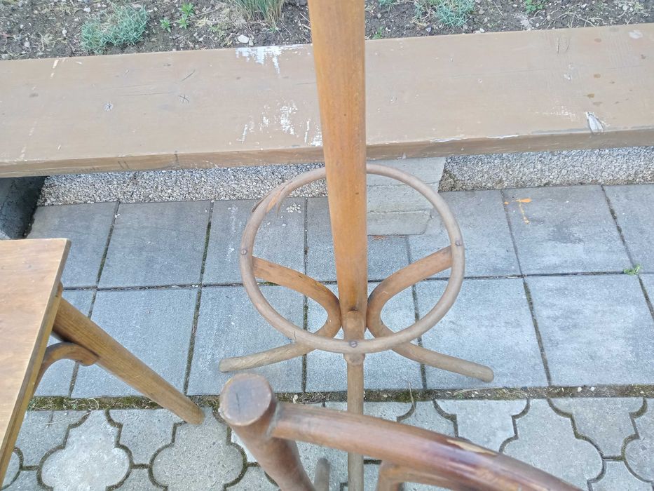 Stary wieszak, stół,  2 krzesła, komplet, Thonet, krzesło gięte