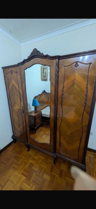 Armario em madeira de cerejeira