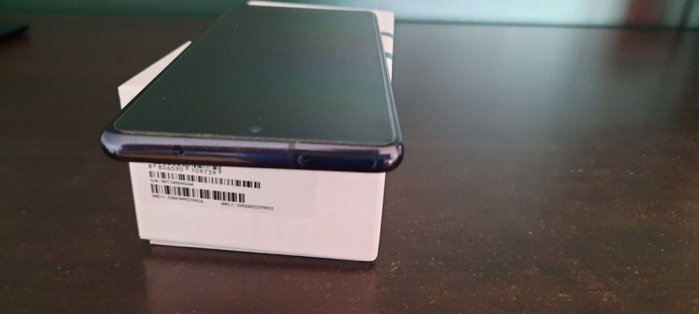 Samsung Galaxy S 20FE 5G.  Ładny stan. Komplet.