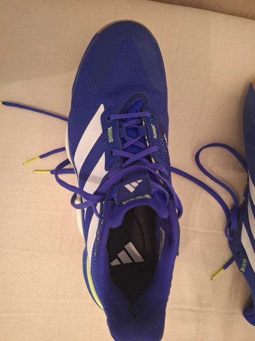 Ténis Adidas Stabil 16