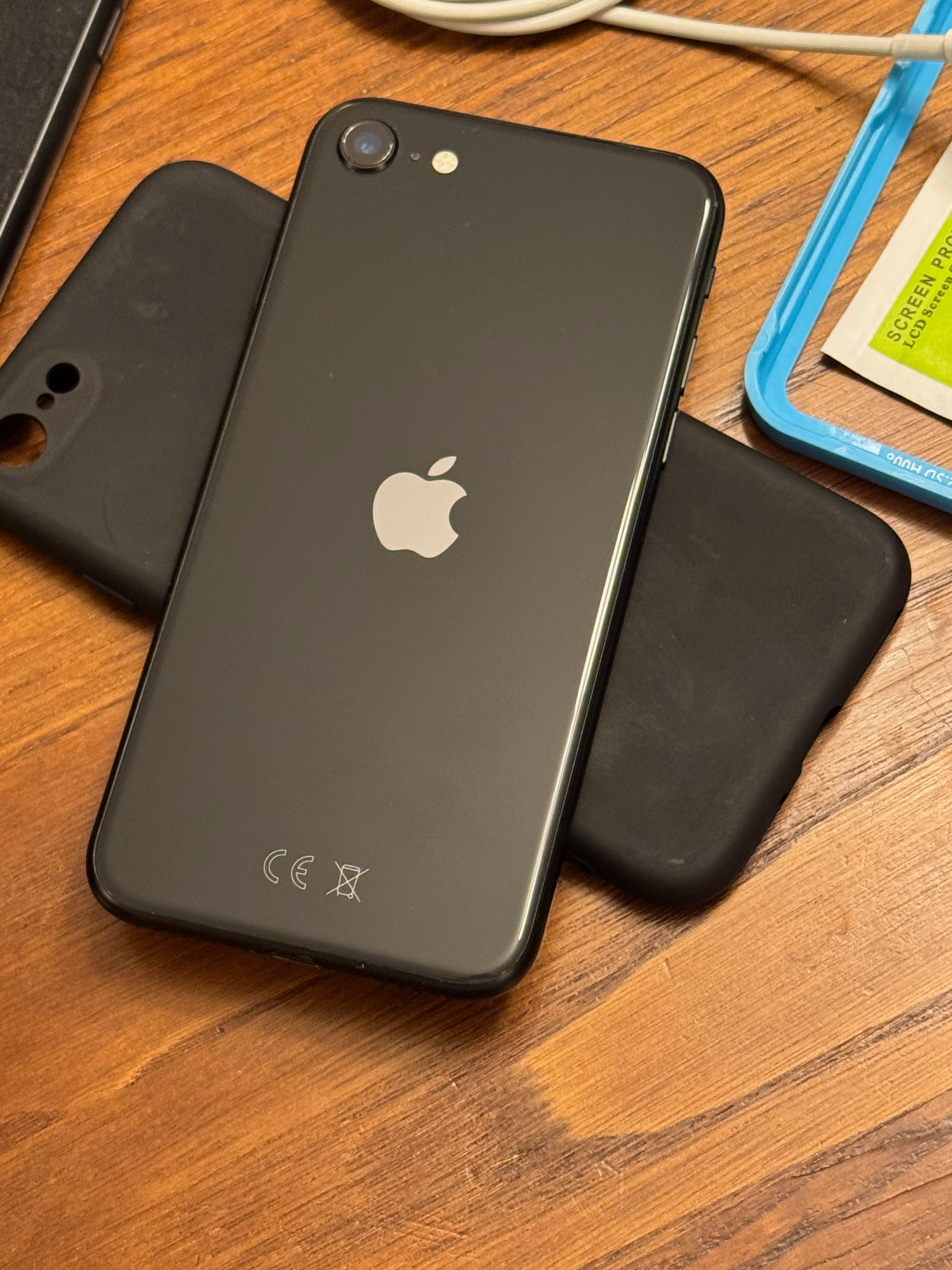 iPhone SE2020 Preto 128GB em muito bom estado