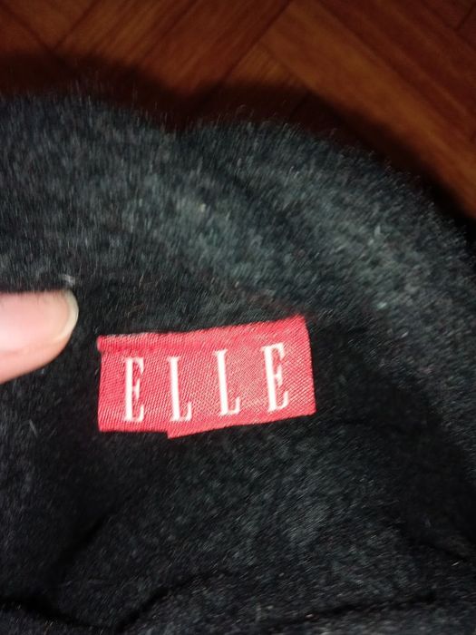 Гарна кофтинка чорного кольору