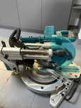 Makita DLS 111 ZU , аккумуляторна торцовочна пила без АКБ
