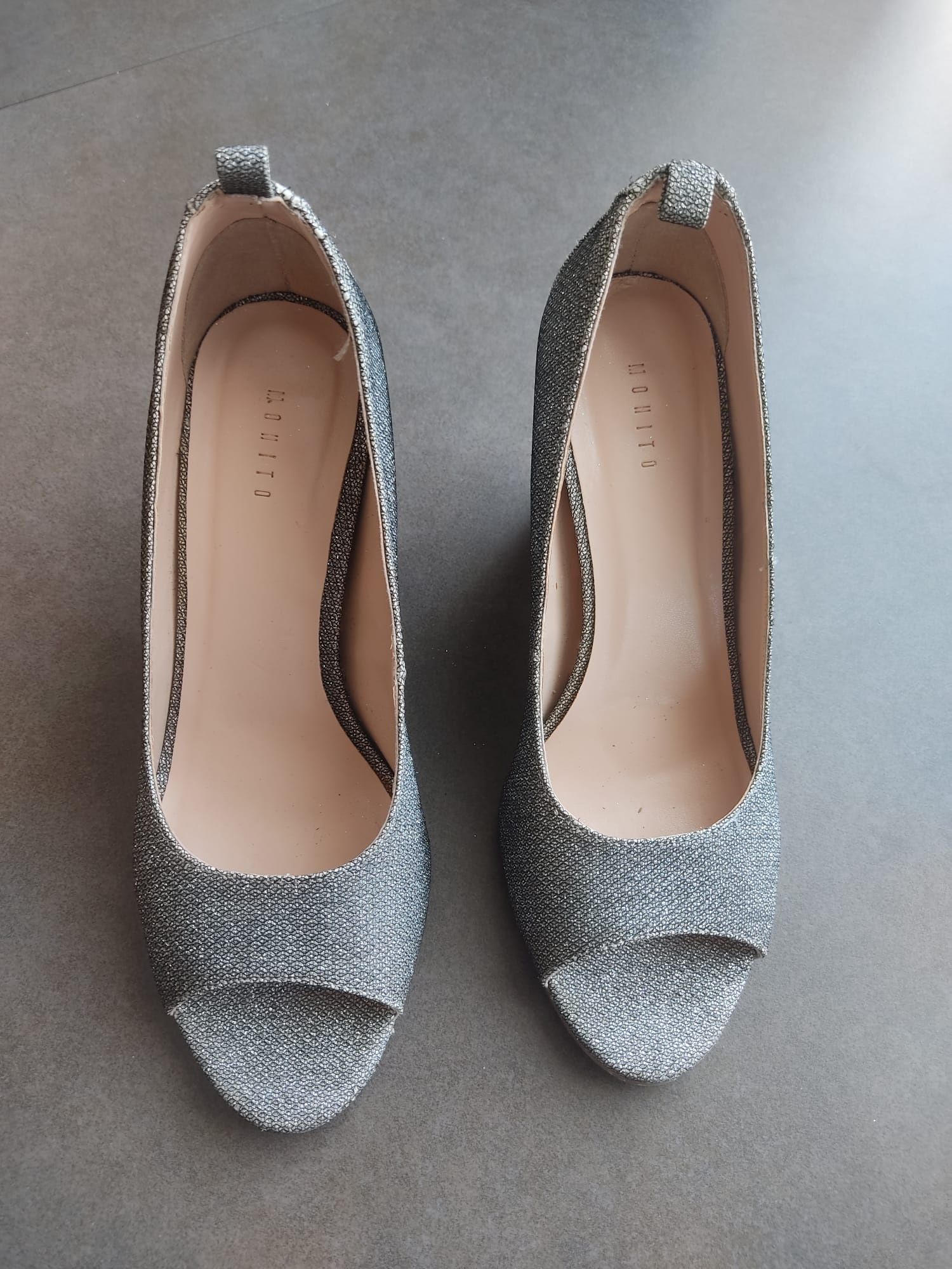 Buty na koturnie