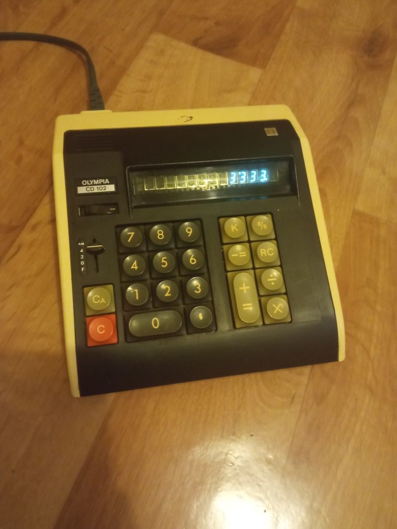Kalkulator biurowy z lat 70