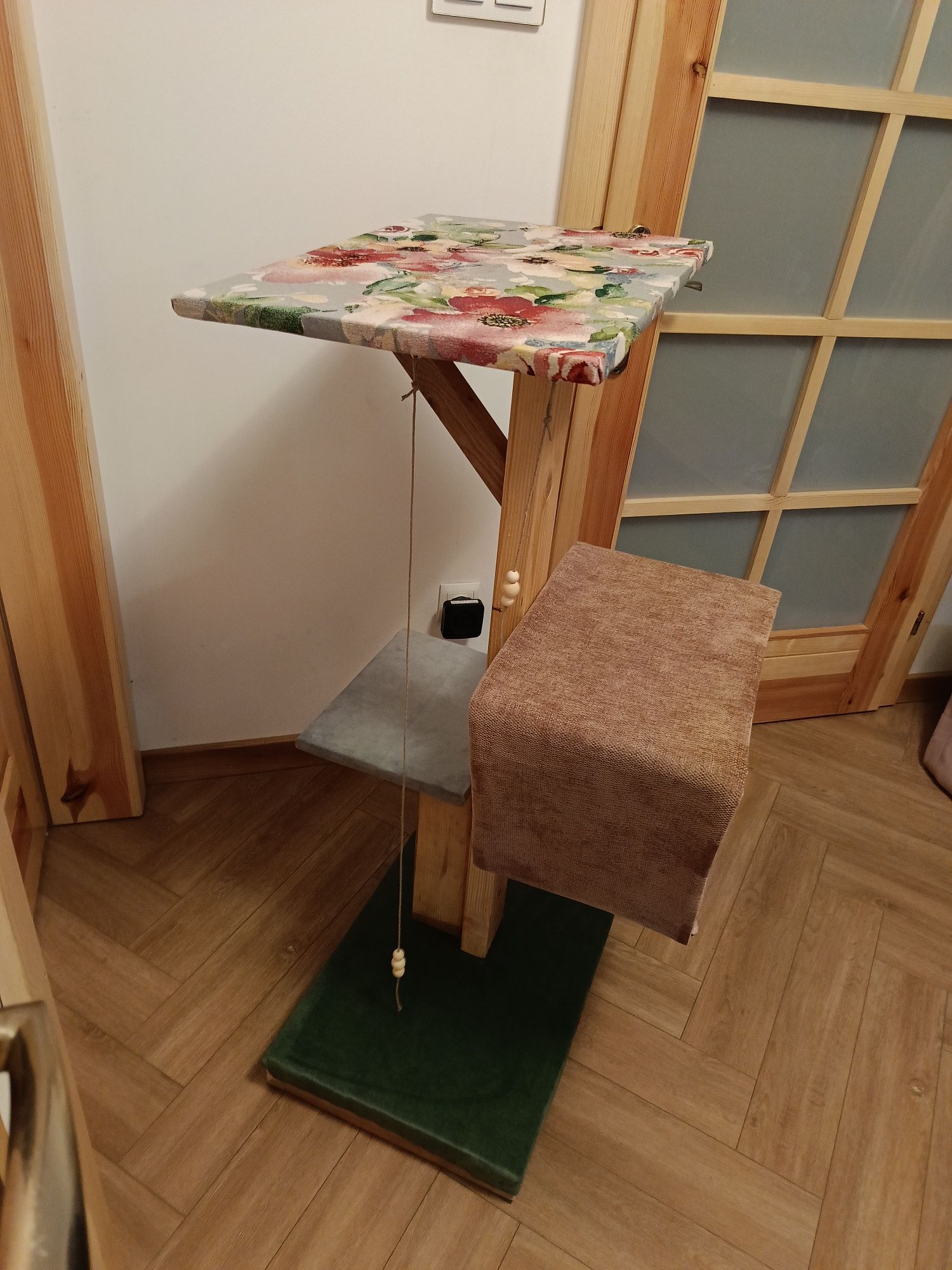 Ręcznie robiony drapak dla kotka
