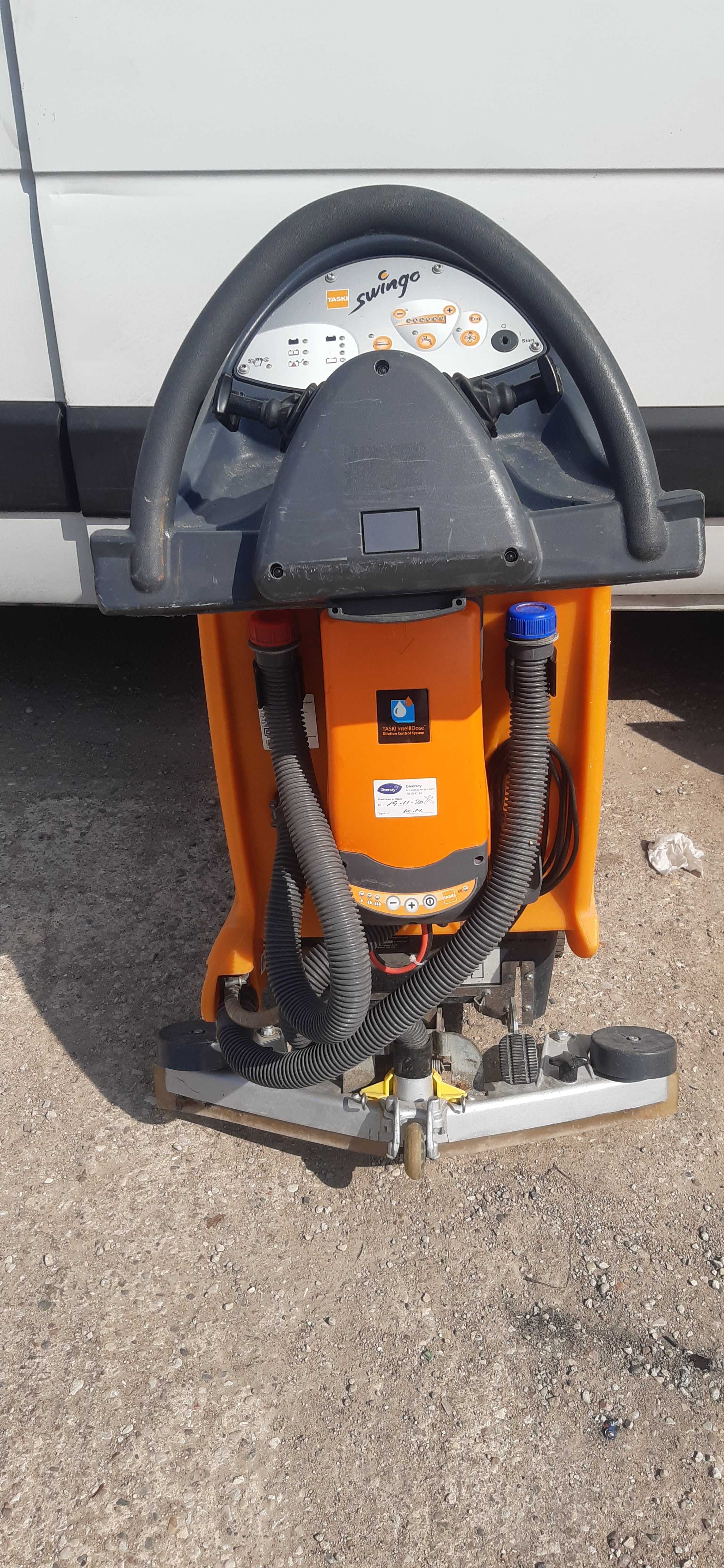 TASKI SWINGO 855B szorowarka bateryjna z napędem