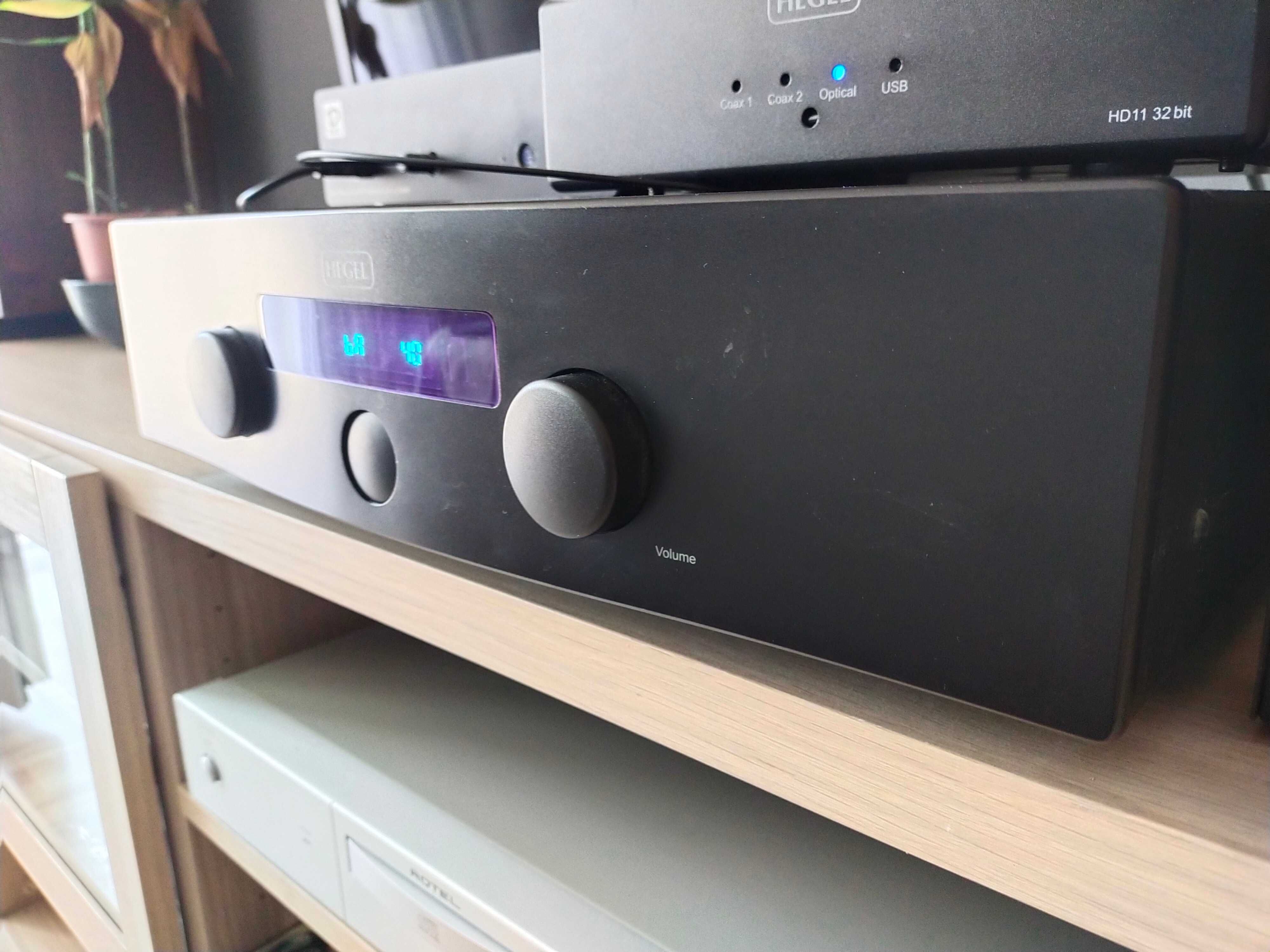 Wzmacniacz zintegrowany Hegel H100