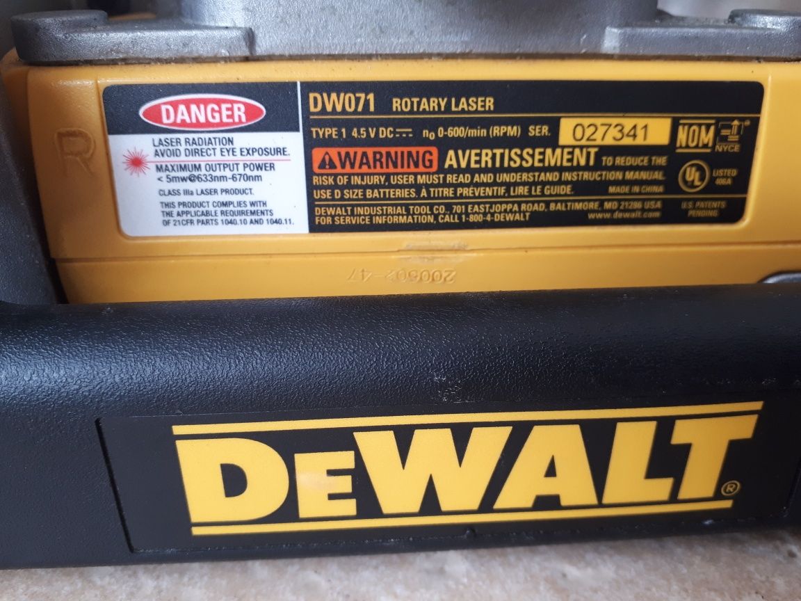 DeWALT
niwelator laserowy DW071 na trzy baterie LR20