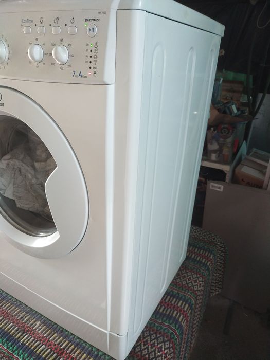 Máquina de lavar roupa Indesit 7kg A++