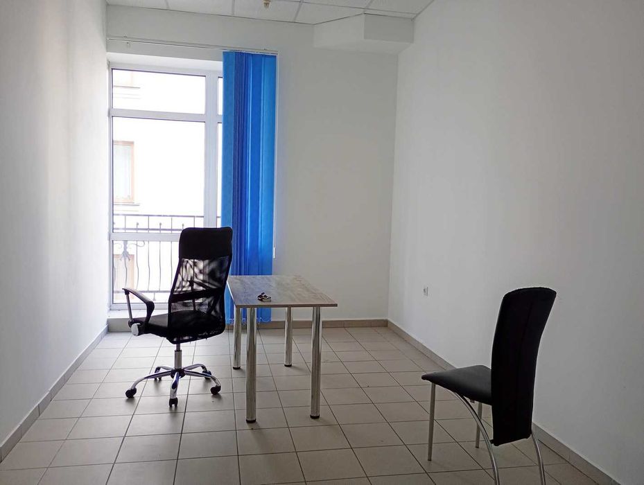 Центр! Офіс з ремонтом біля Ратуші, 9 кв/м, 3 поверх