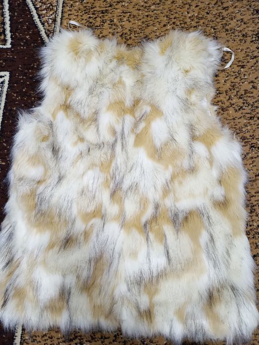 Желетка із хутра жіноча
