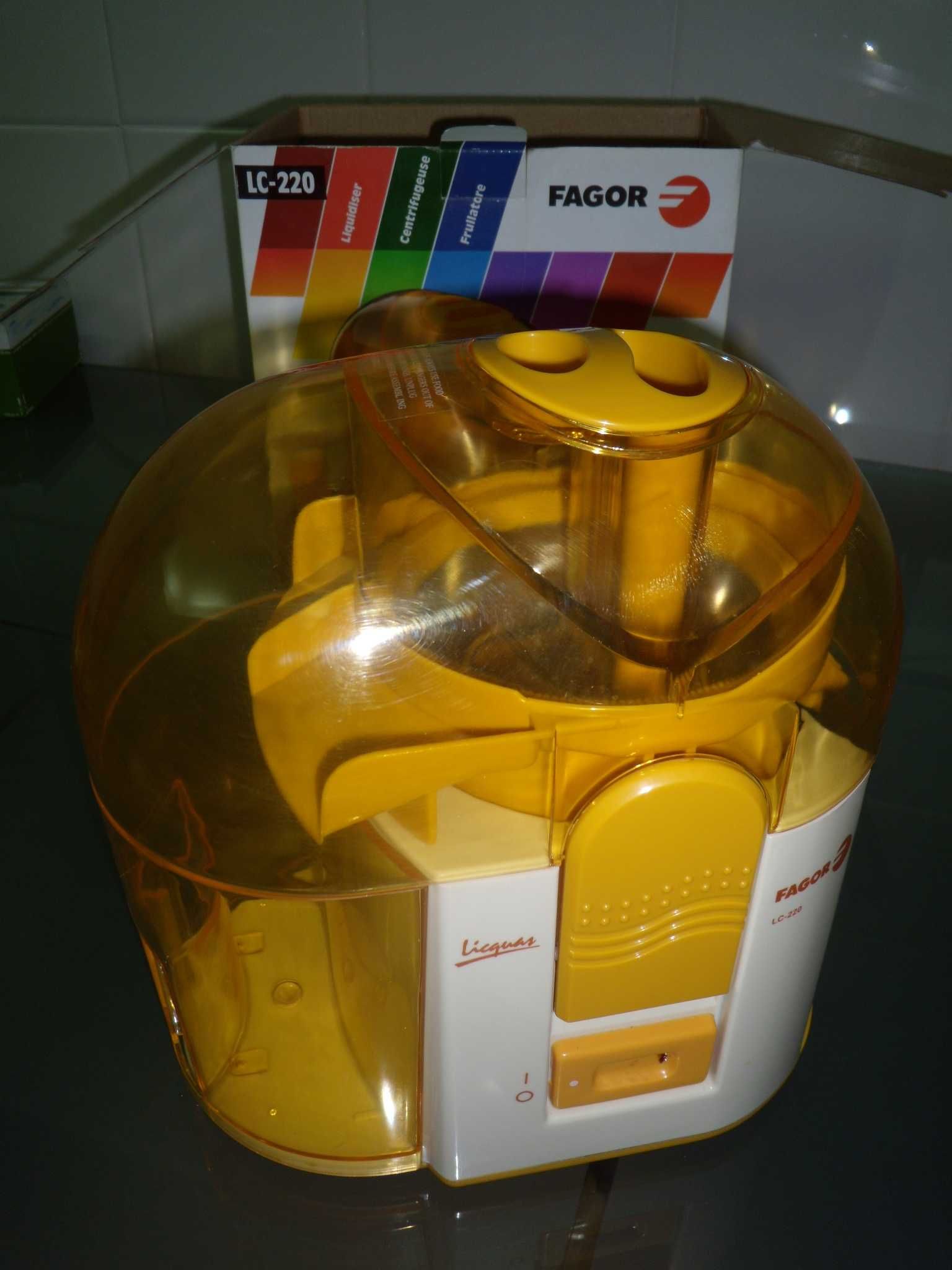 1 Espermedor de sumos - FAGOR LC-220