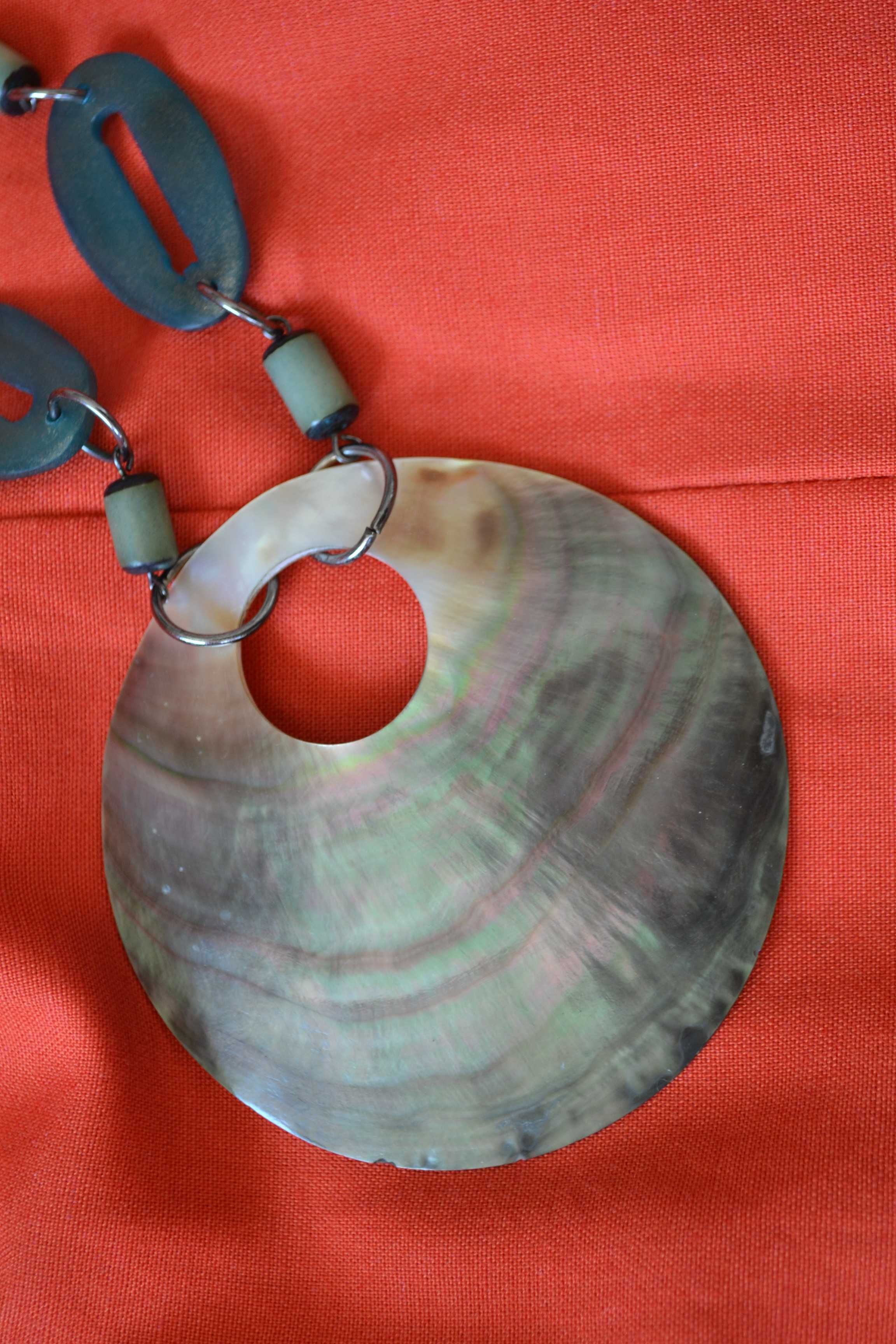 Naszyjnik z ozdobą z masy perłowej