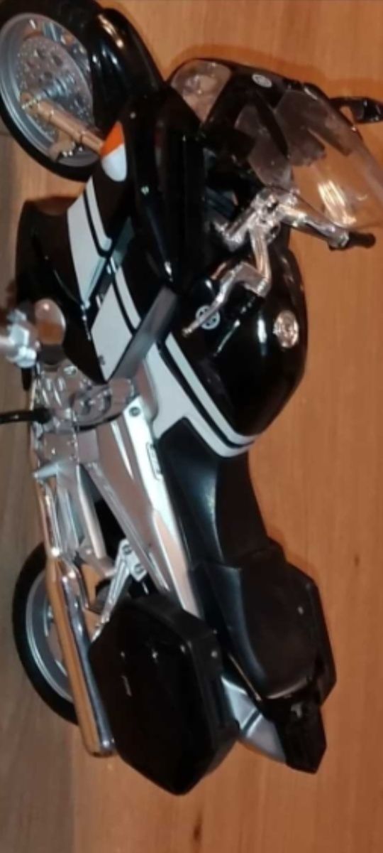 14 modeli motocykli ścigaczy w skali 1:12