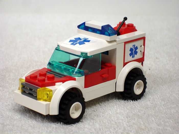 Lego Vintage - Hospital + Fire  ( Town - Classic Town - City )
