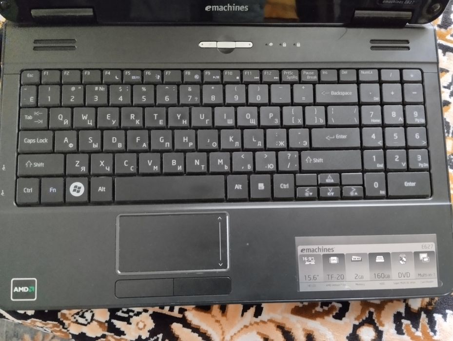 Продам ноутбук Emachines E627 (на запчастини)