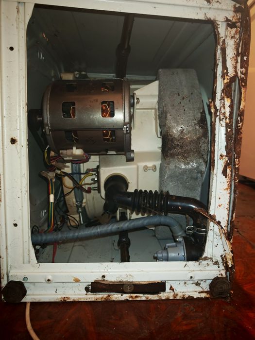 Пральна машина  Indesit під ремонт чи на запчастини