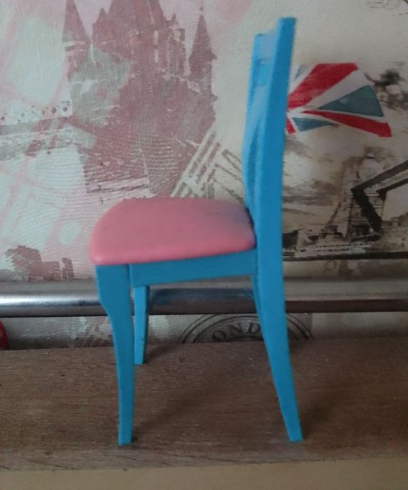 Стілець для барбі