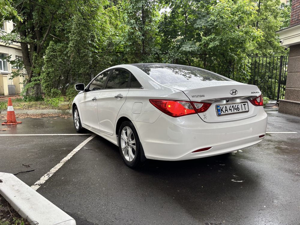 Hyundai Sonata YF 2010 Офіційна(не GDI)