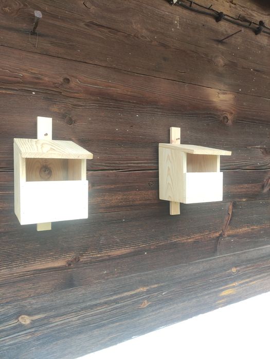 Budka legowa dla ptaków półotwarta