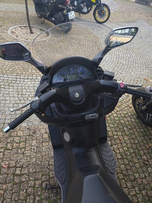 Moto Sym Gts 300cc impecável