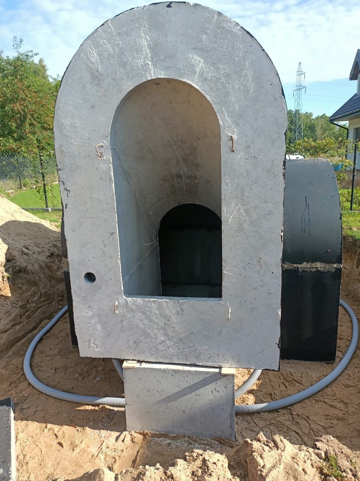 Piwnica betonowa ziemianka ogrodowa B30W8 solidna schody wentylacja