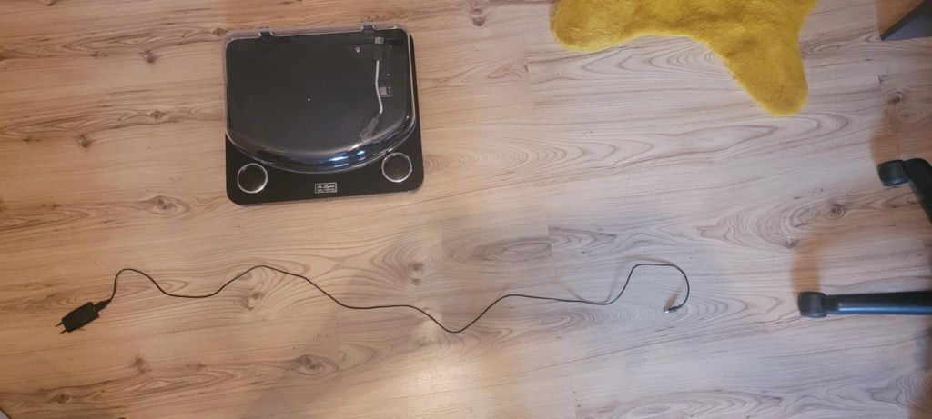 Gramofon Aiwa czarny pół-automatyczny