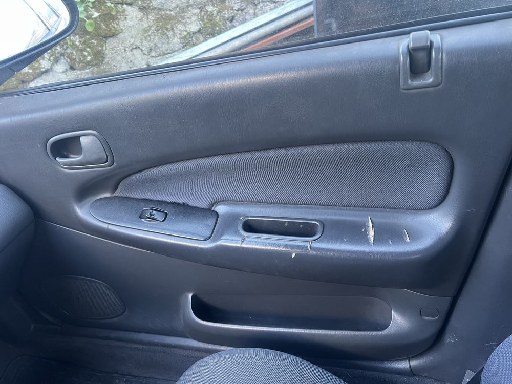 Mazda 323 73cv de 1998 16v
