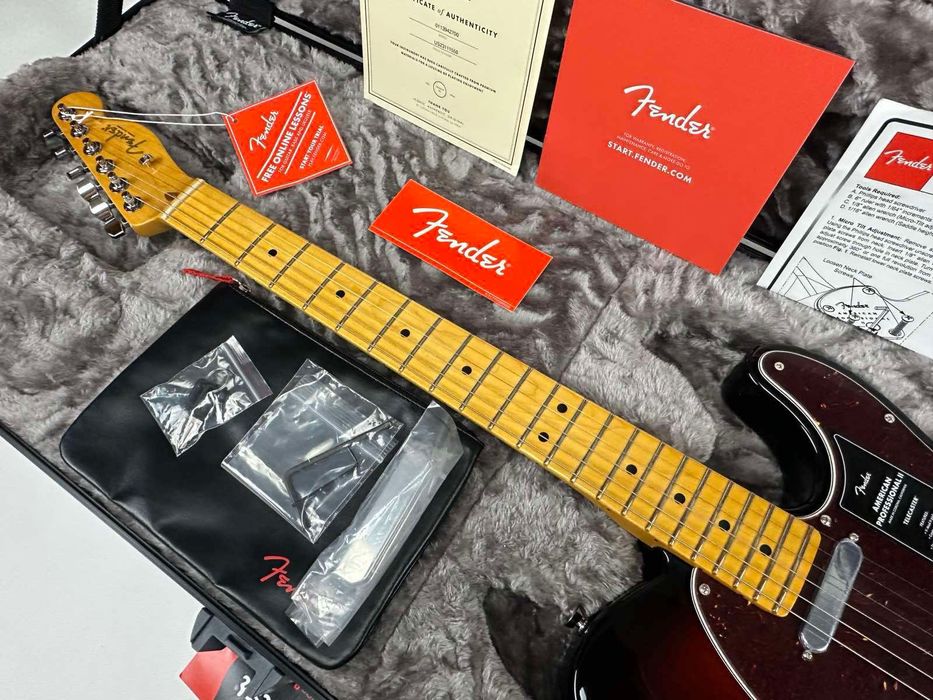 2023 Fender American Professional II Telecaster Sunburst (New, 1590$)