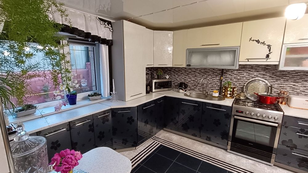 Оренда будинку з басейном на Роші