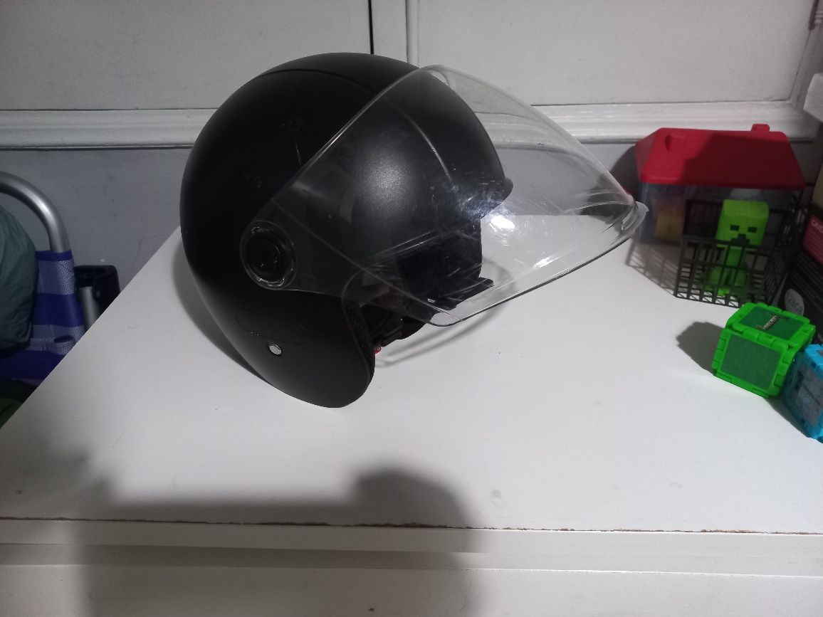 Capacete, ...  L