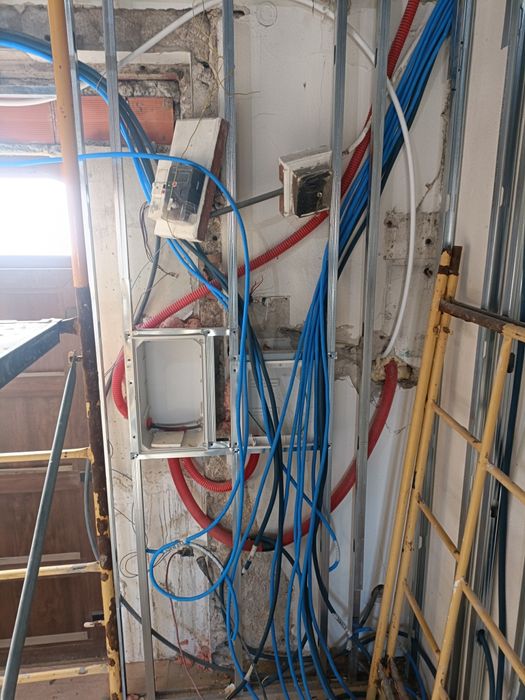 Eletricista reparações/montagens