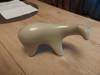 Piękna figurka Niedźwiedź Polarny Wytwórnia porcelany Chodzież lata 60