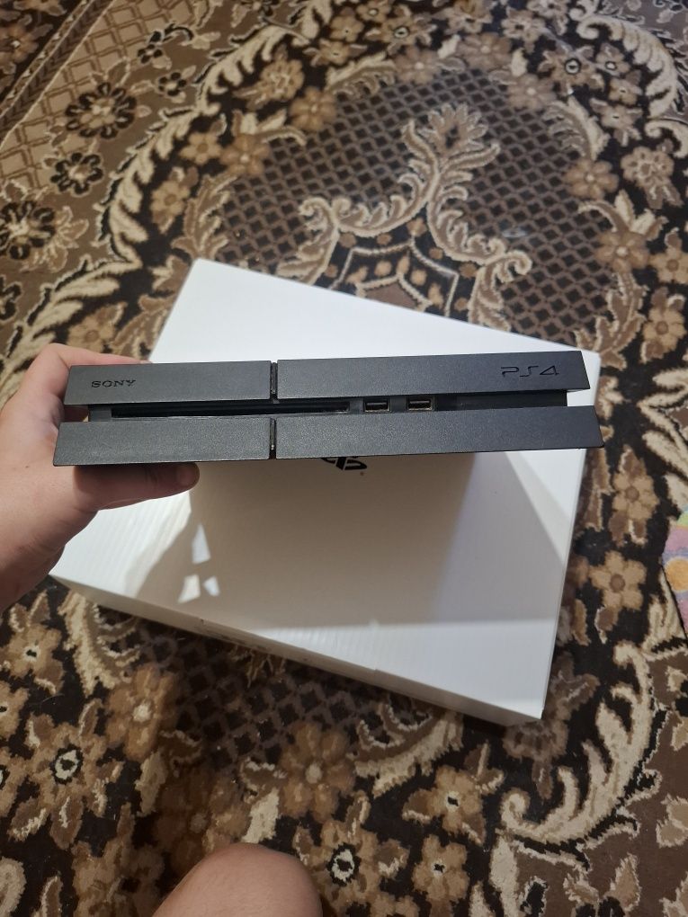 PlayStation 4 (cuh-1216b)