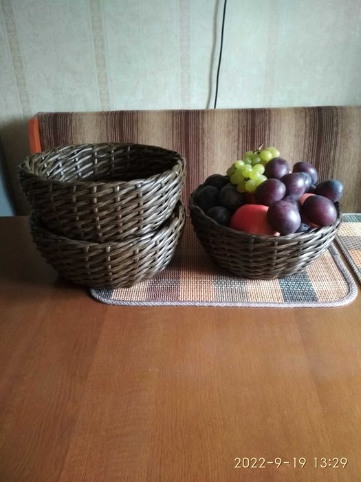 Ваза для фруктов из искусственного ротанга