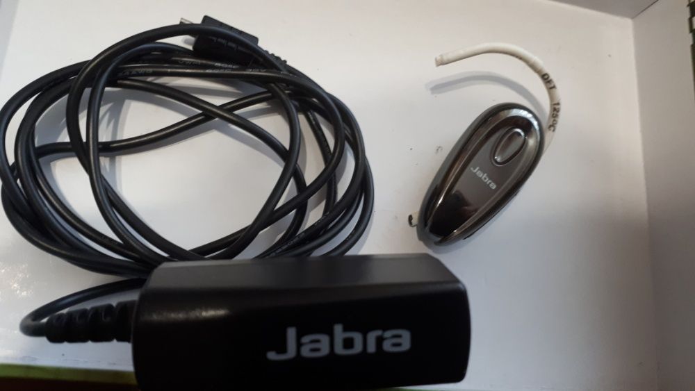 Блютуз на ухо Jabra Подарили Пользовался пару раз