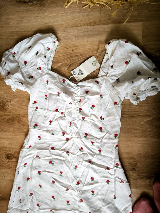 Sukienka midi w róże